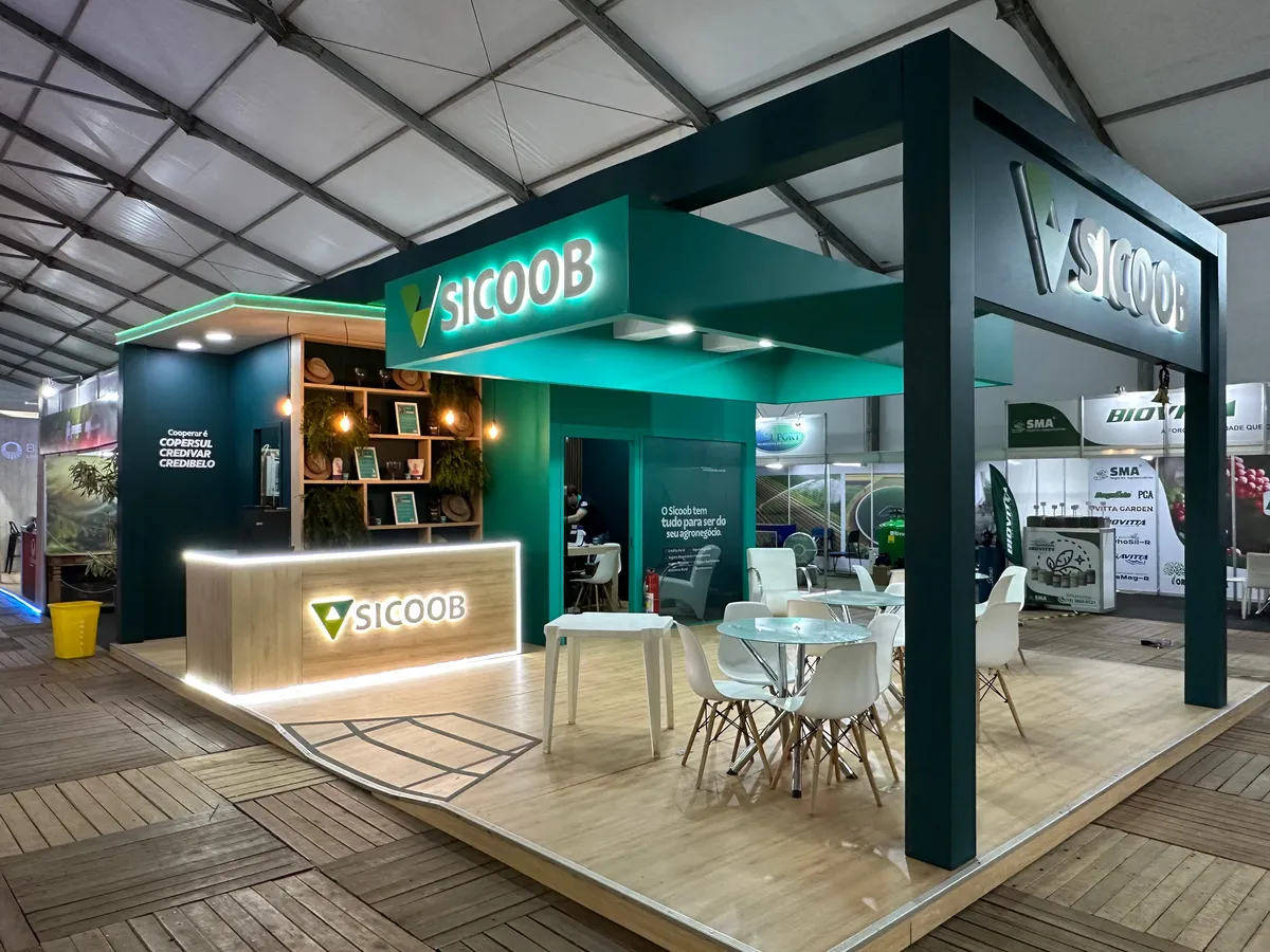 Stand do Sicoob montado pela Griffin Montagens em feira